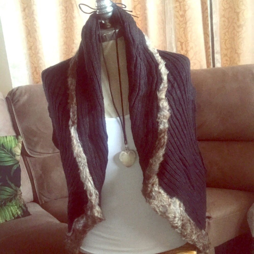 NWT Black Knit Vest w/ Brown Fur Edging